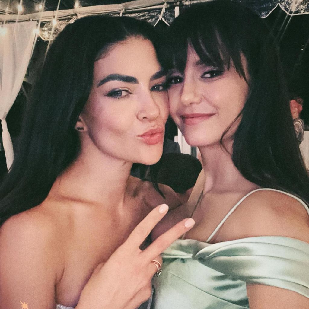 Jessica Szohr und Nina Dobrev im August 2024