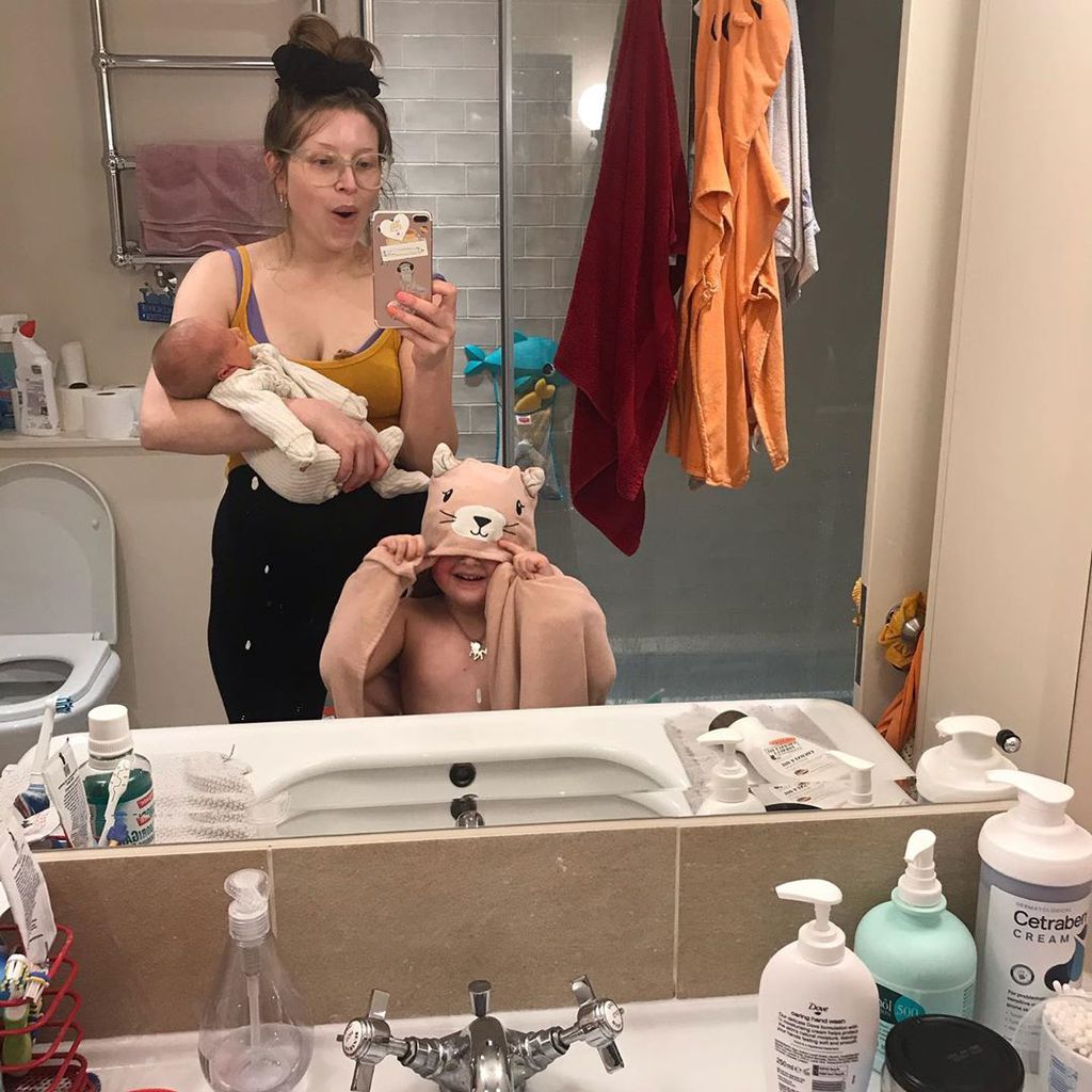 Jessie Cave mit ihren zwei Kindern
