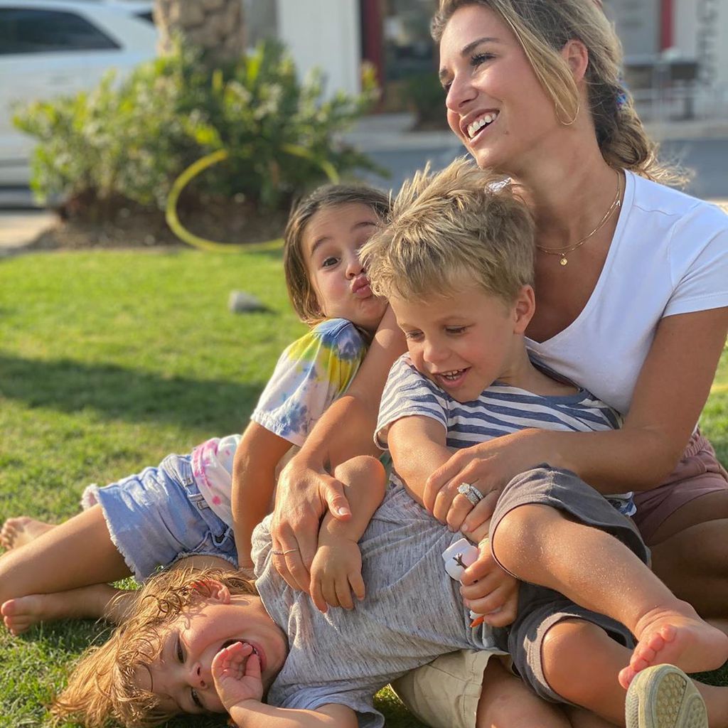 Jessie James Decker mit ihren drei Kindern im März 2020
