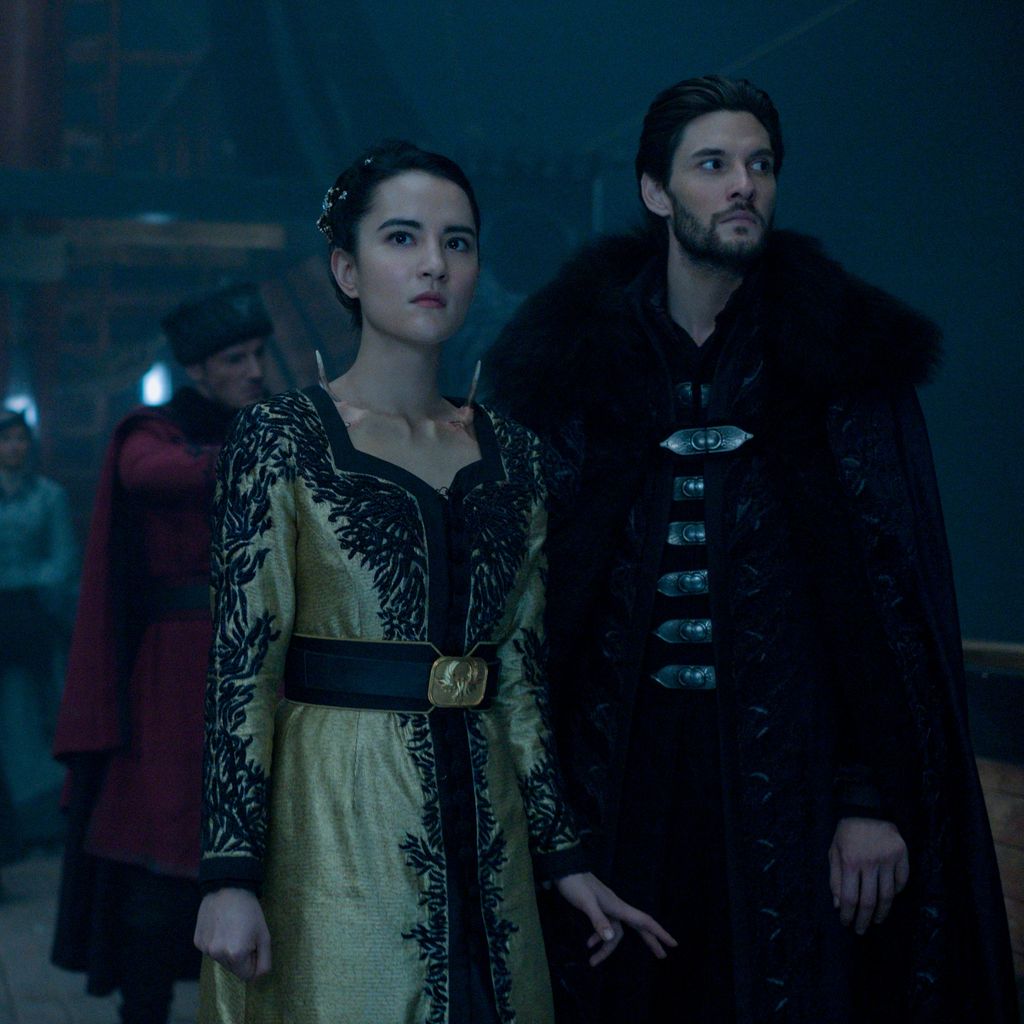 Jessie Mei Li und Ben Barnes in "Shadow and Bone"