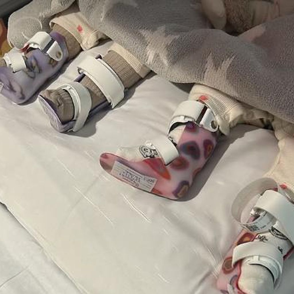 Jesy Nelsons Zwillinge im Krankenhaus, 2026