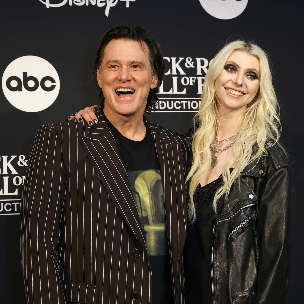 Jim Carrey und Taylor Momsen bei der Rock & Roll Hall of Fame Induction Ceremony 2025 im Peacock Theater in Los Angeles