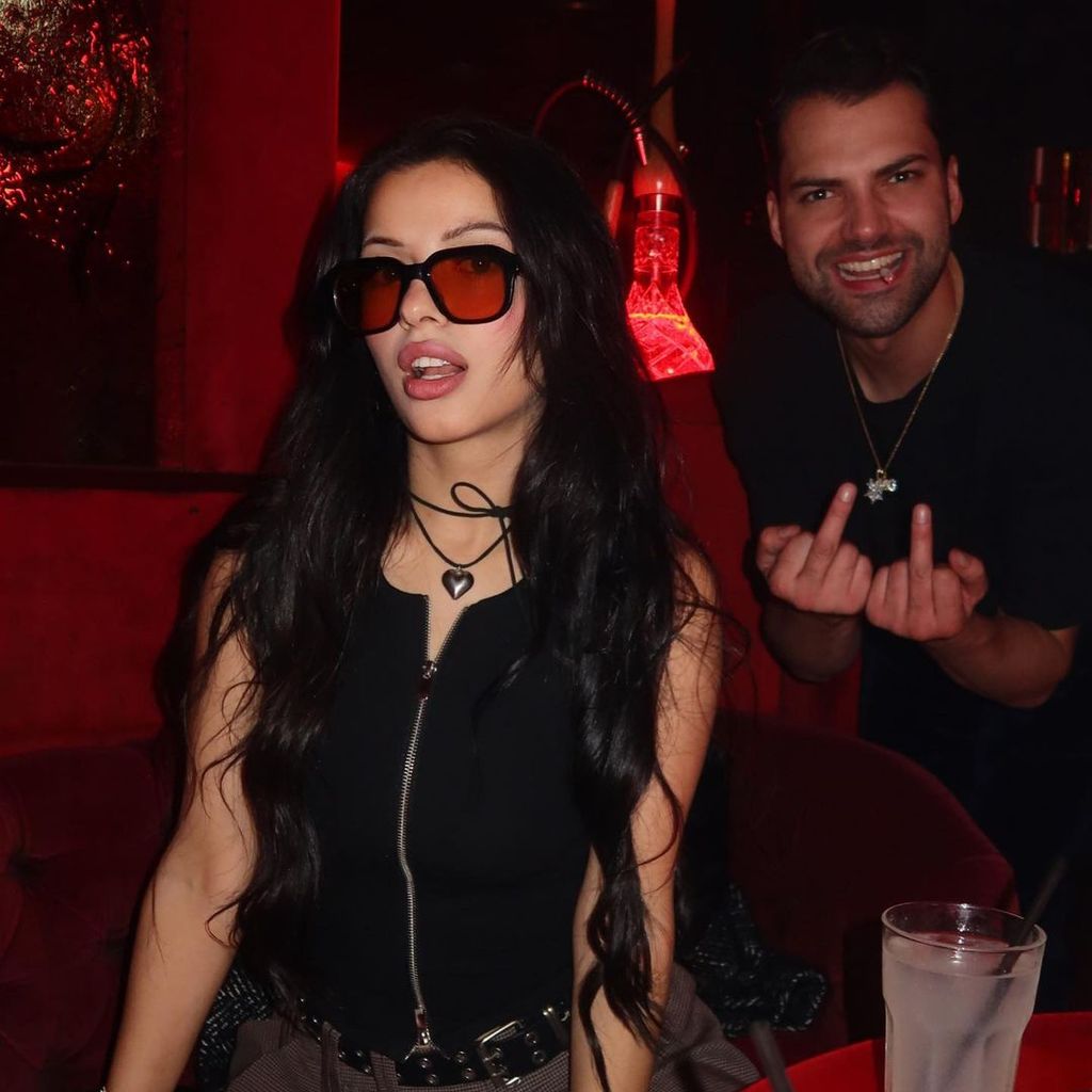 Jimi Blue Ochsenknecht und Streamerin Emily in einer Bar in Mailand, 2024