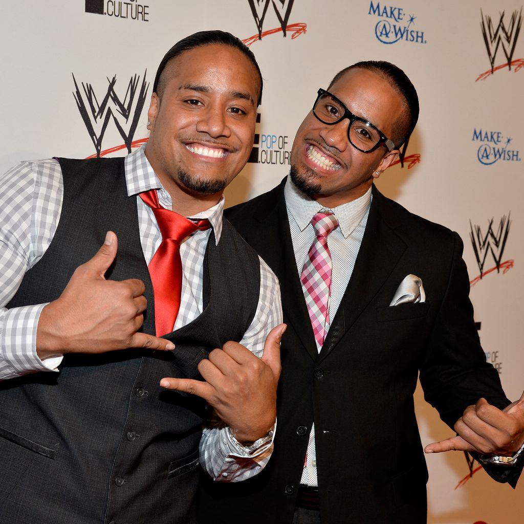 Die Zwillinge Jimmy und Jey Uso, Profiwrestler und Cousins von Roman Reigns