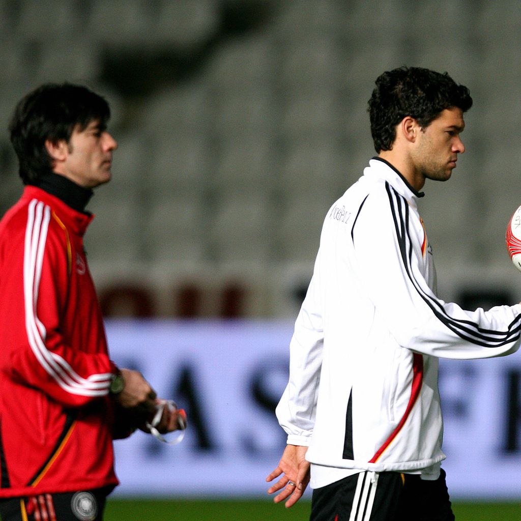 Joachim Löw und Michael Ballack während eines Trainings der DFB-Elf im Jahr 2006