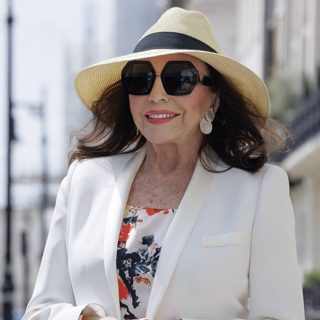 Joan Collins im Mai 2023