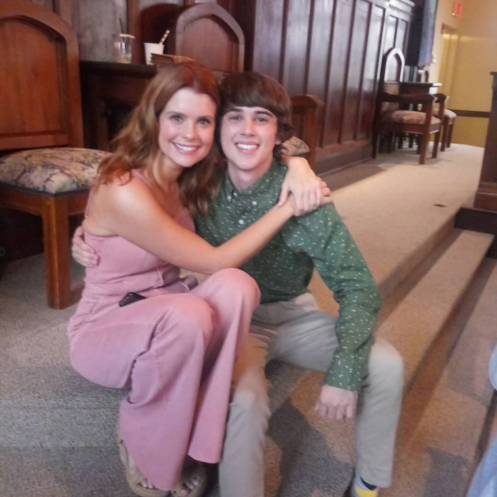 Die Schauspieler Joanna García und Logan Allen