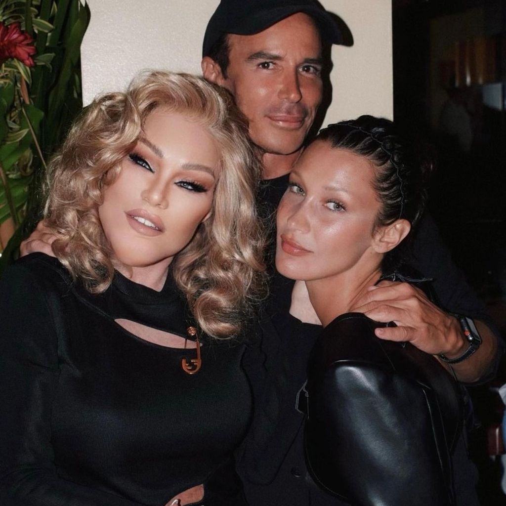 Jocelyn Wildenstein mit Bella Hadid im September 2022