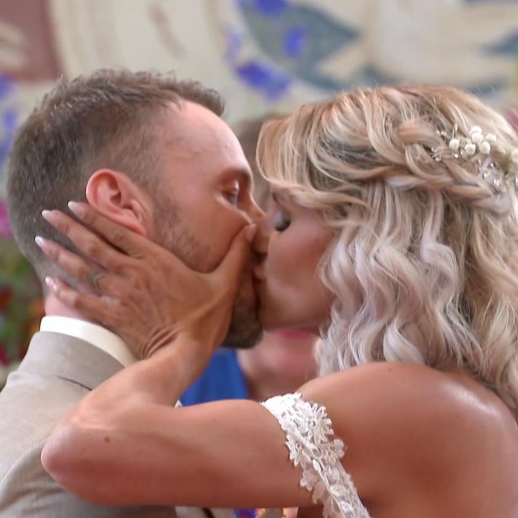 Jochen und Yasemin küssen sich bei "Hochzeit auf den ersten Blick"