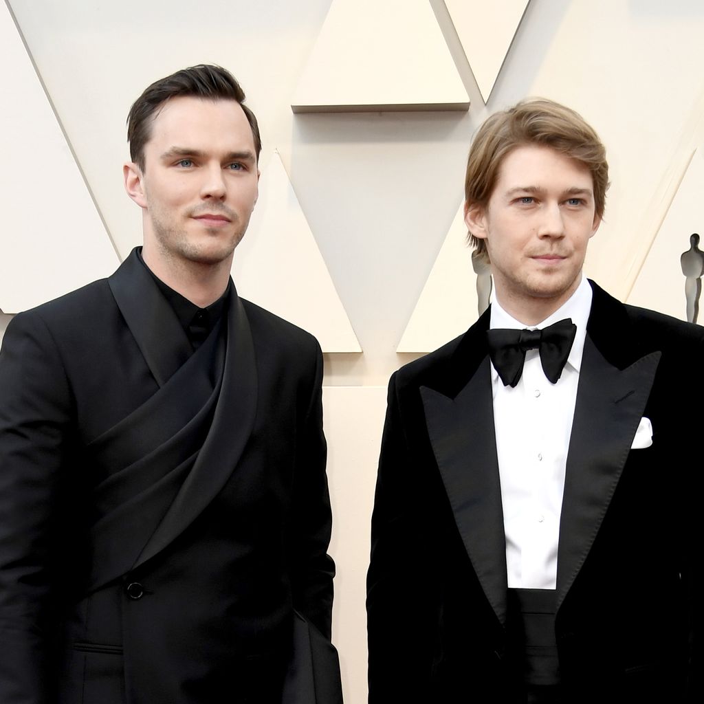 Joe Alwyn und Nicholas Hoult bei den Oscars 2019