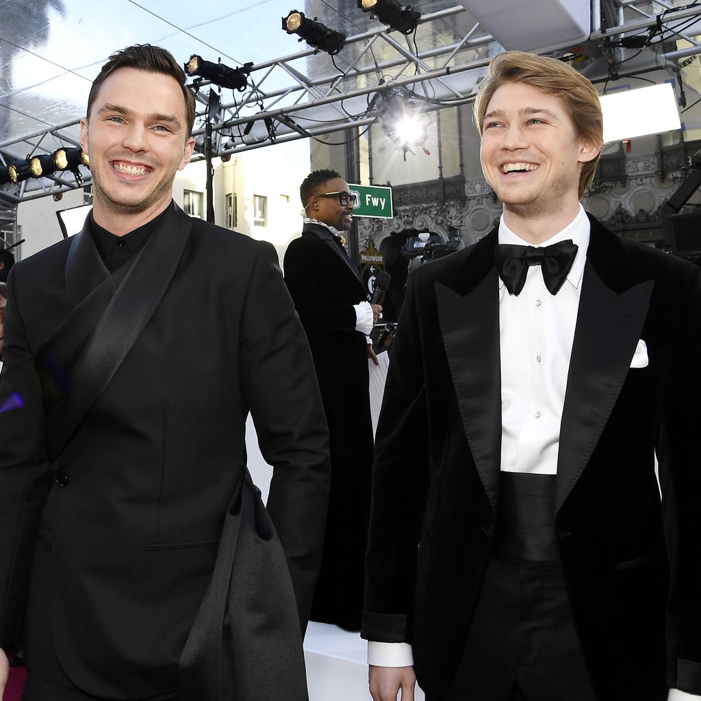 Joe Alwyn und Nicholas Hoult bei den Oscars 2019