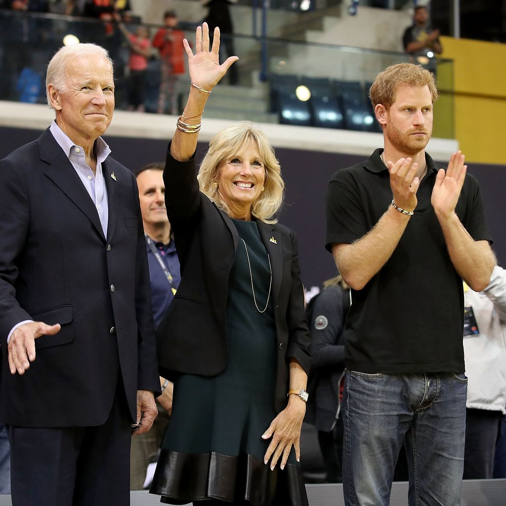 Joe Biden, Jill Biden und Prinz Harry gratulieren den Rollstuhlbasketball-Finalisten bei den Invictus Games 2017 in Toronto