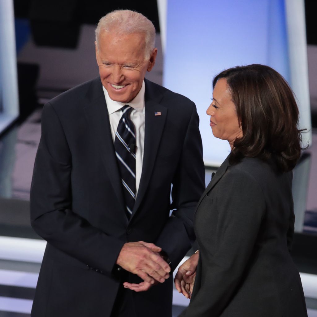 Joe Biden und Kamala Harris bei er Debatte in Detroit im Juli 2019