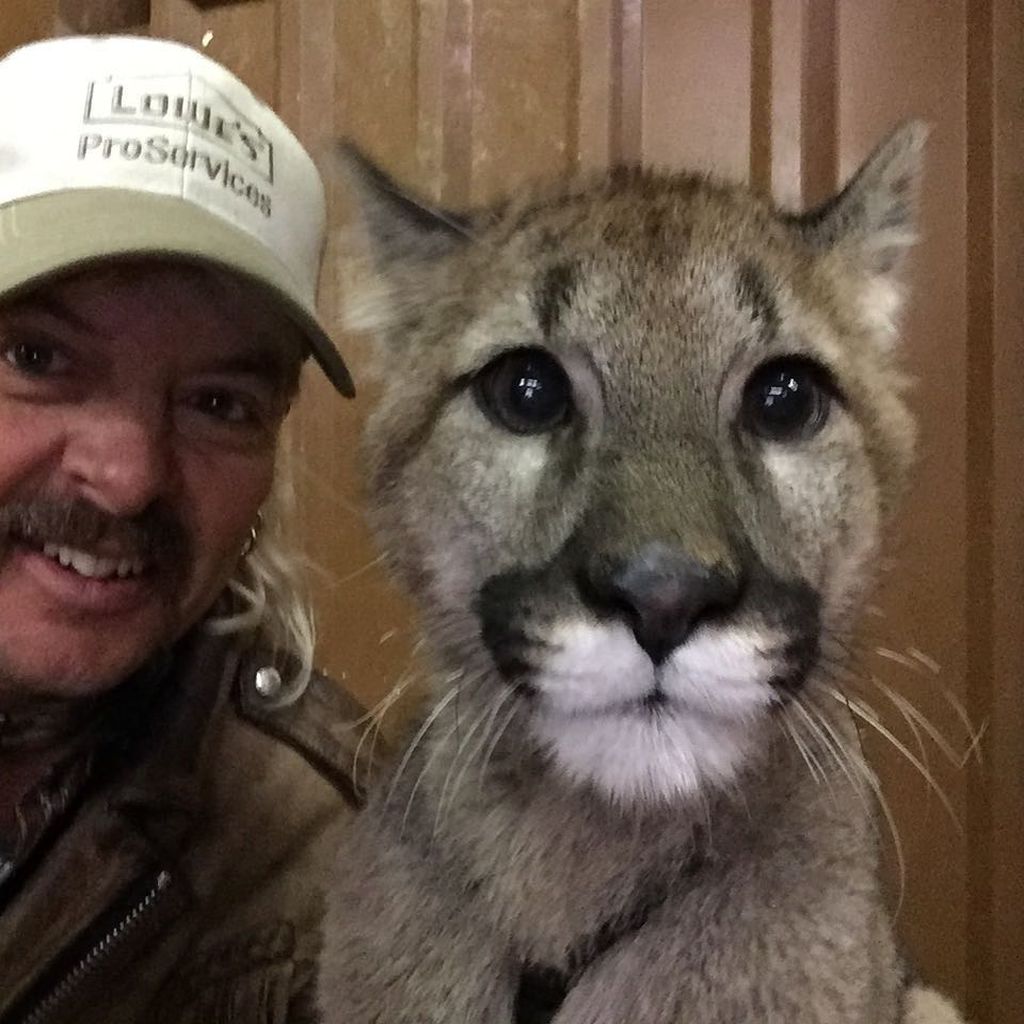 Joe Exotic und ein Löwe