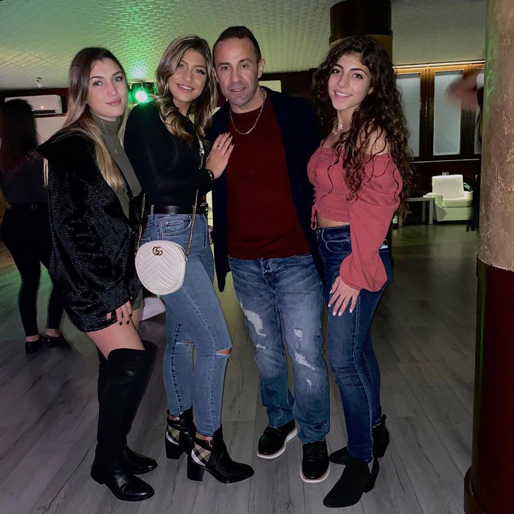 Joe Giudice mit seinen drei Töchtern Gabriella, Gia und Milania
