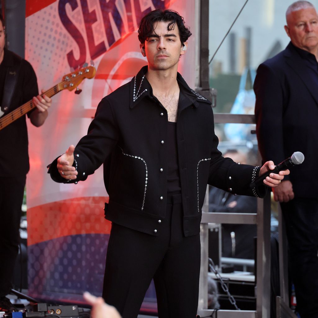 Joe Jonas, Sänger