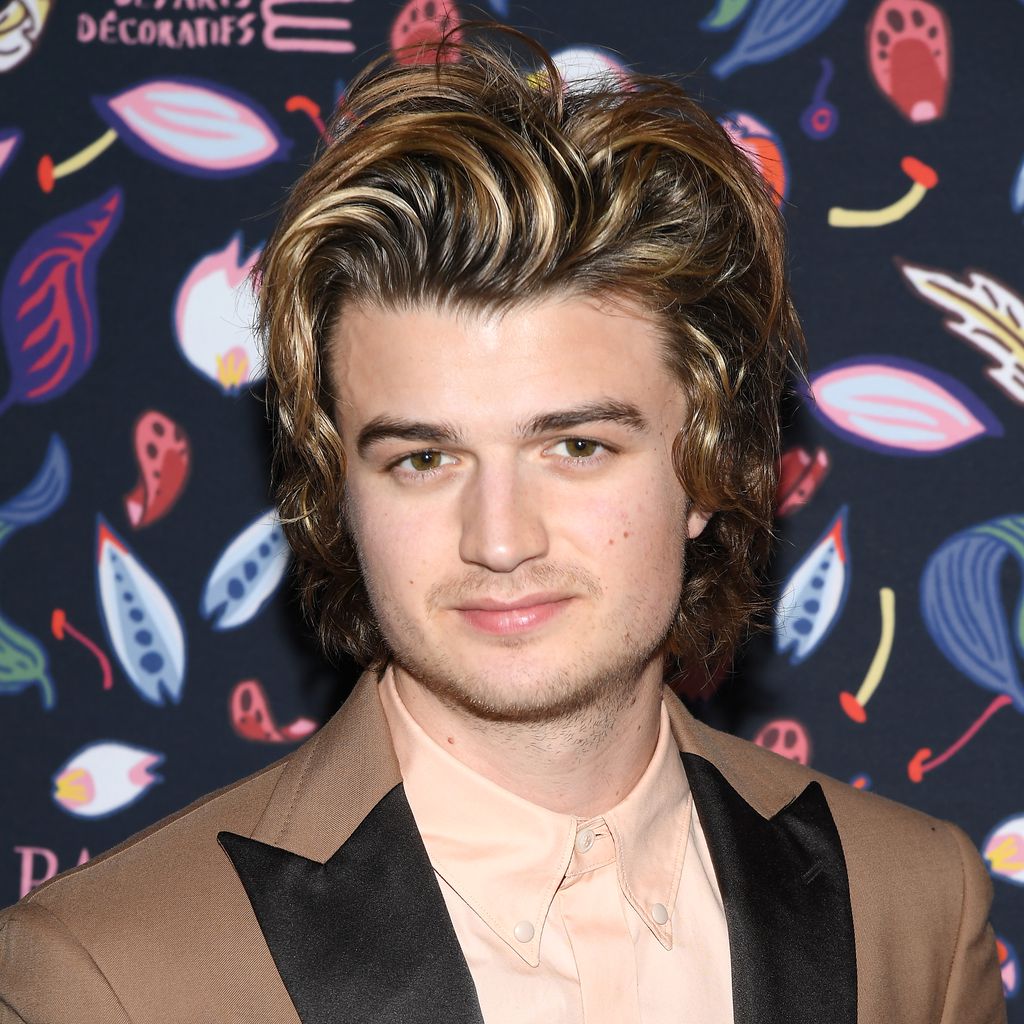 Joe Keery bei der Fashion Week in Paris