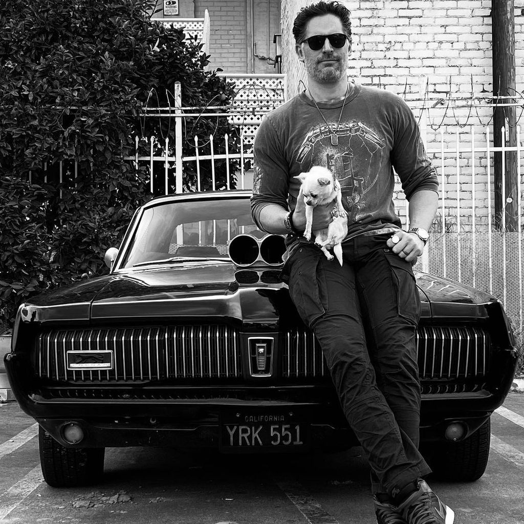 Joe Manganiello mit seinem Vierbeiner Bubbles im Dezember 2022