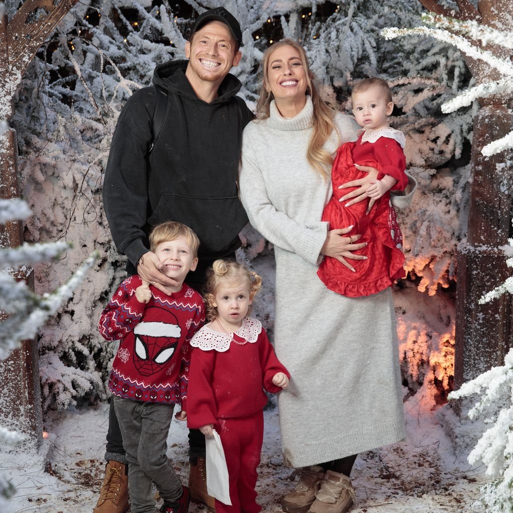 Joe Swash und Stacey Solomon mit ihren Kindern, Dezember 2023