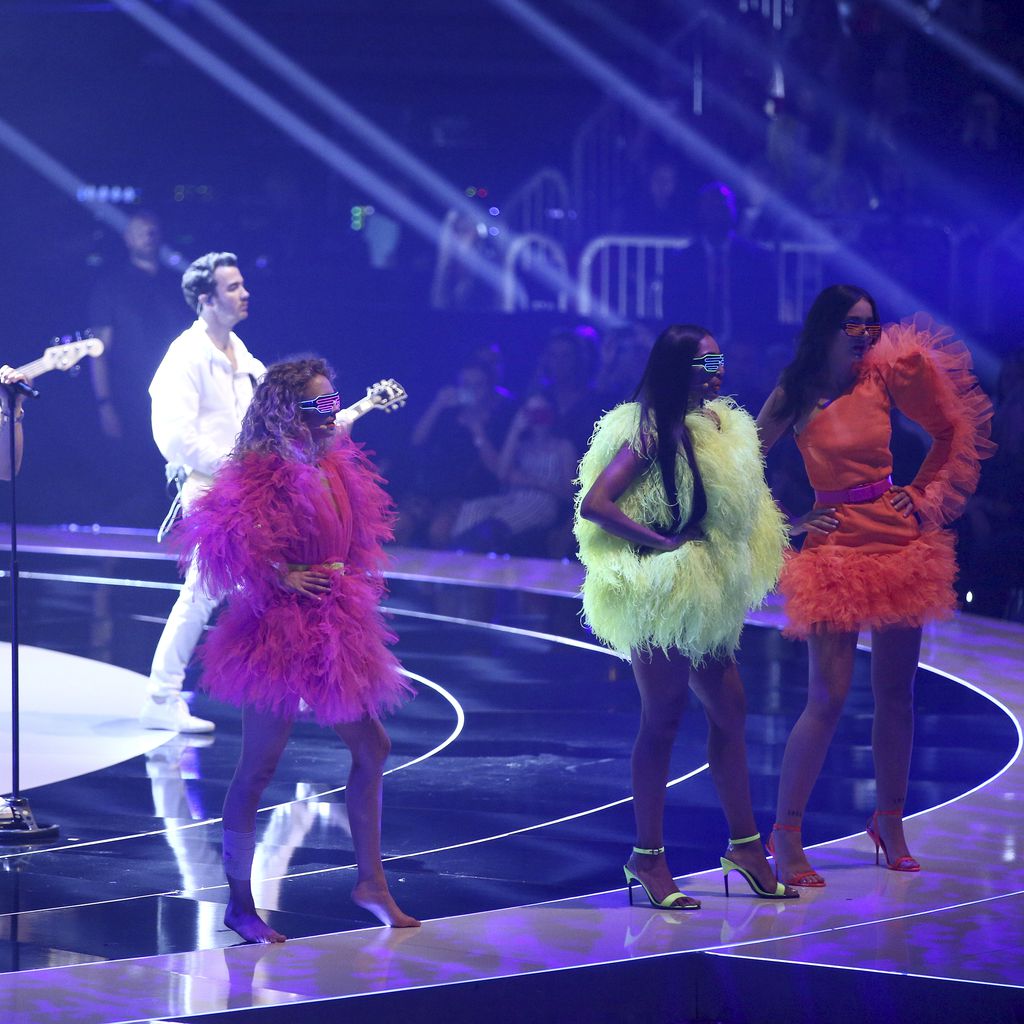 Joe und Kevin Jonas und Simone, Sayana und Cäcilia beim GNTM-Finale 2019