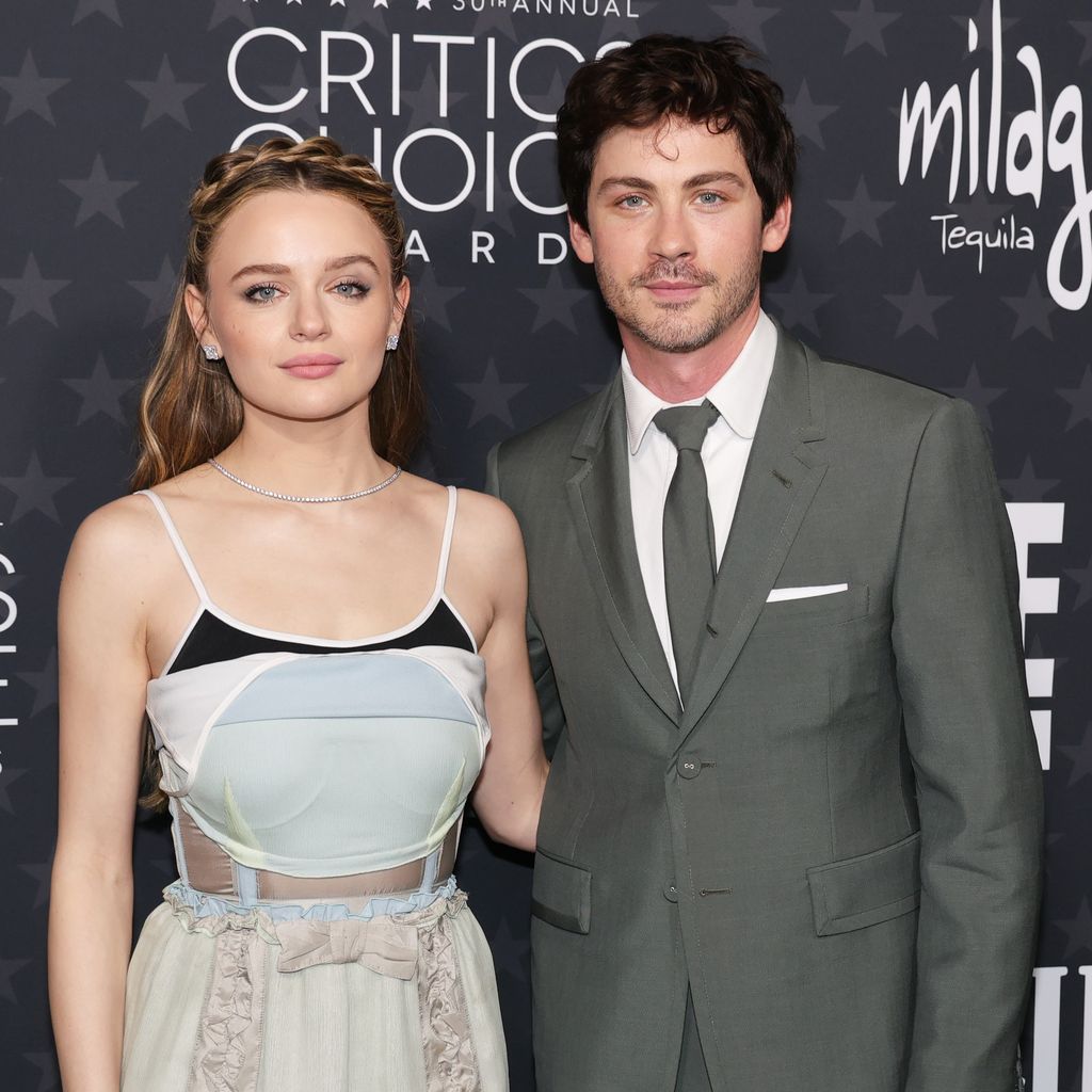 Joey King und Logan Lerman bei den Critics Choice Awards 2025 in Santa Monica, Februar 2025