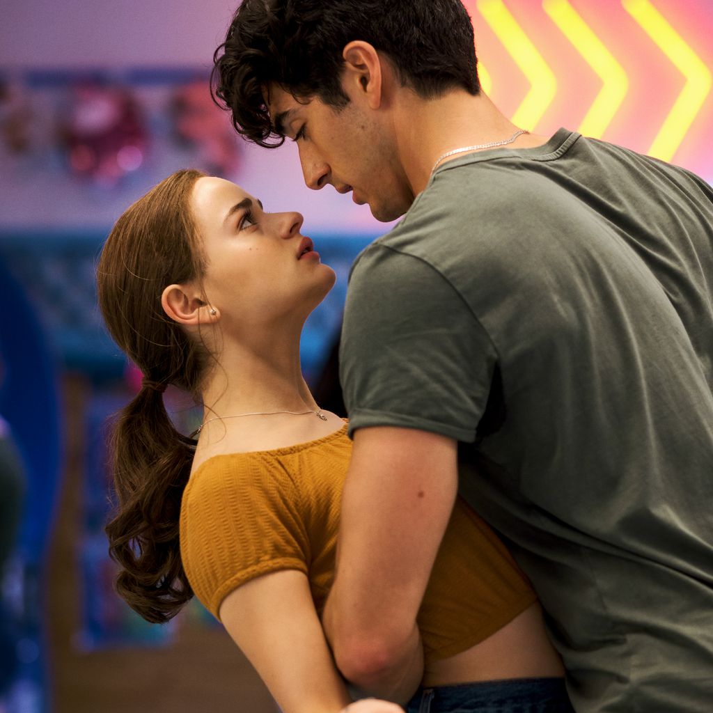 Joey King und Taylor Zakhar Perez in einer Szene von "The Kissing Booth 2"