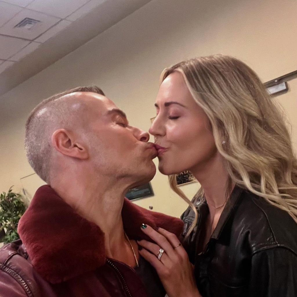 Joey Lawrence und Samantha Cope im Dezember 2024