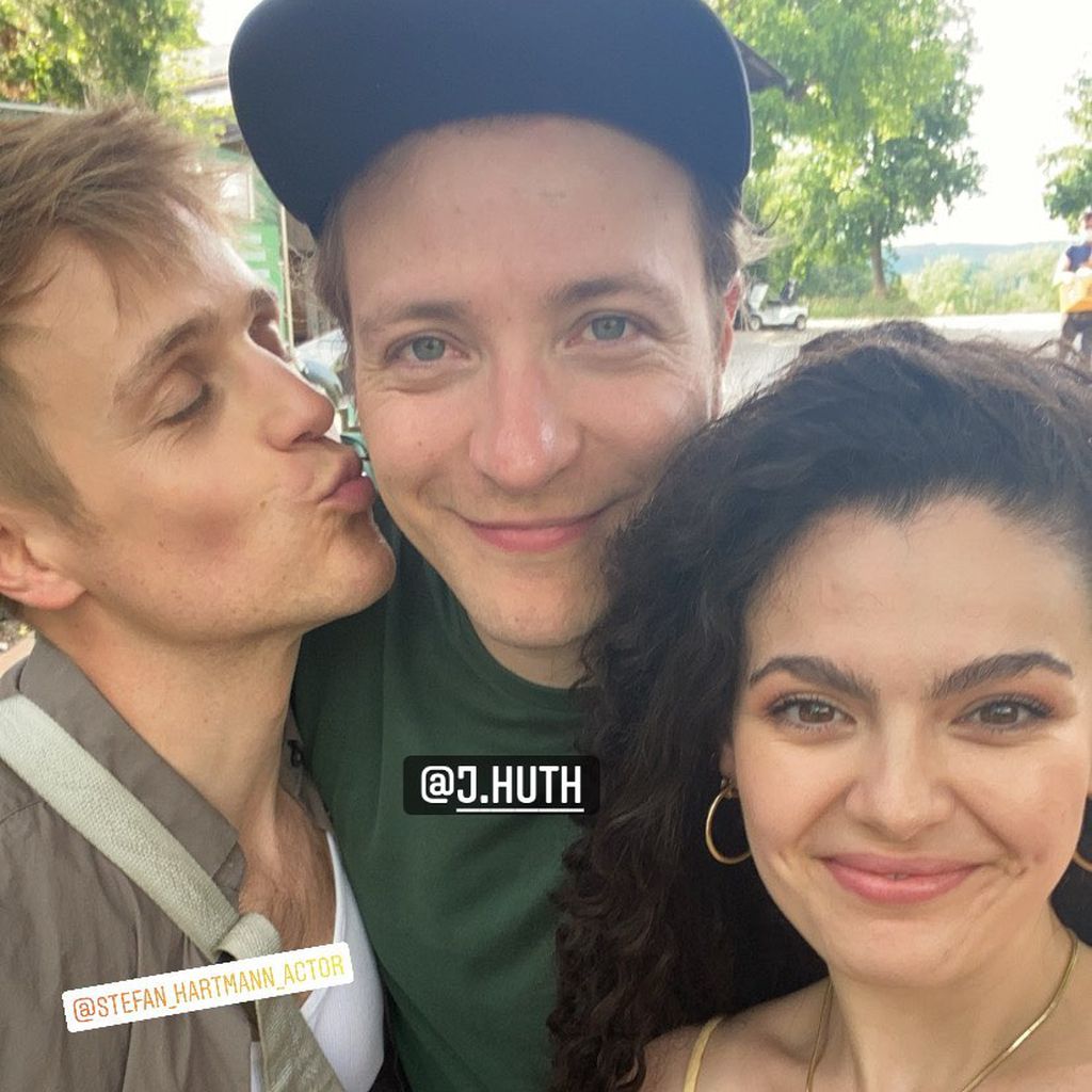 Johannes Huth am "Sturm der Liebe"-Set mit Stefan Hartmann und Merve Çakır
