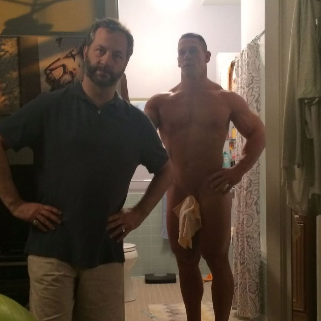 John Cena nur mit einem Handtuch gekleidet am Set von "Trainwreck", 2015