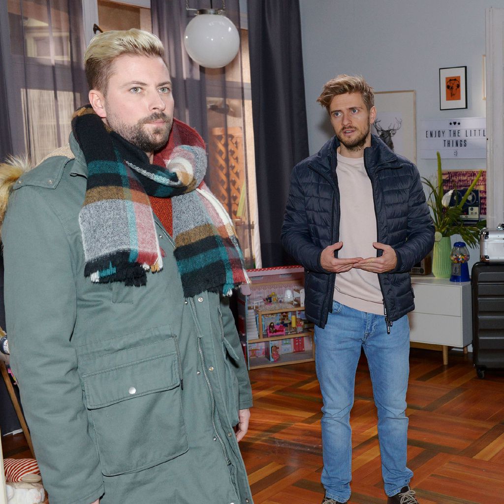 John (Felix von Jascheroff), Philip (Jörn Schlönvoigt) und Patrizia (Birgit Würz) bei GZSZ