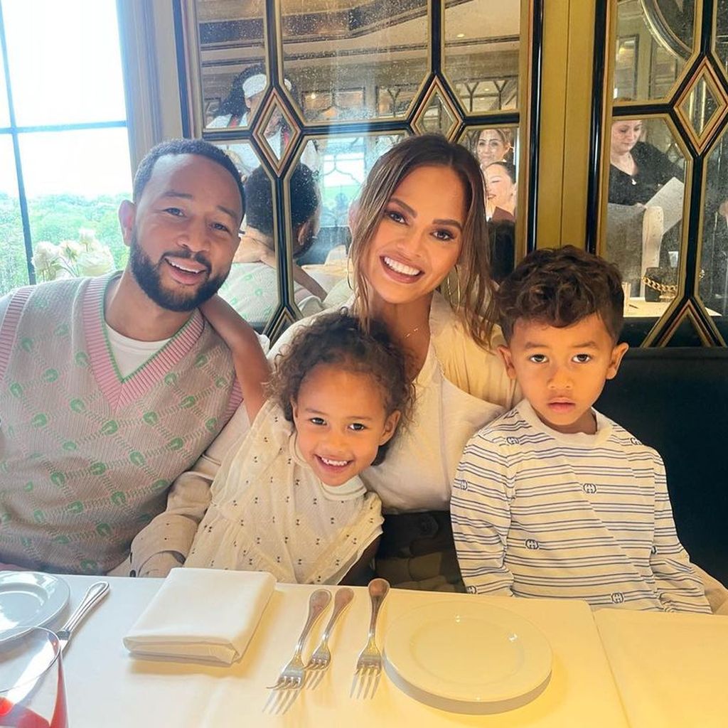 John Legend und Chrissy Teigen mit Tochter Luna und Sohn Miles im Mai 2022