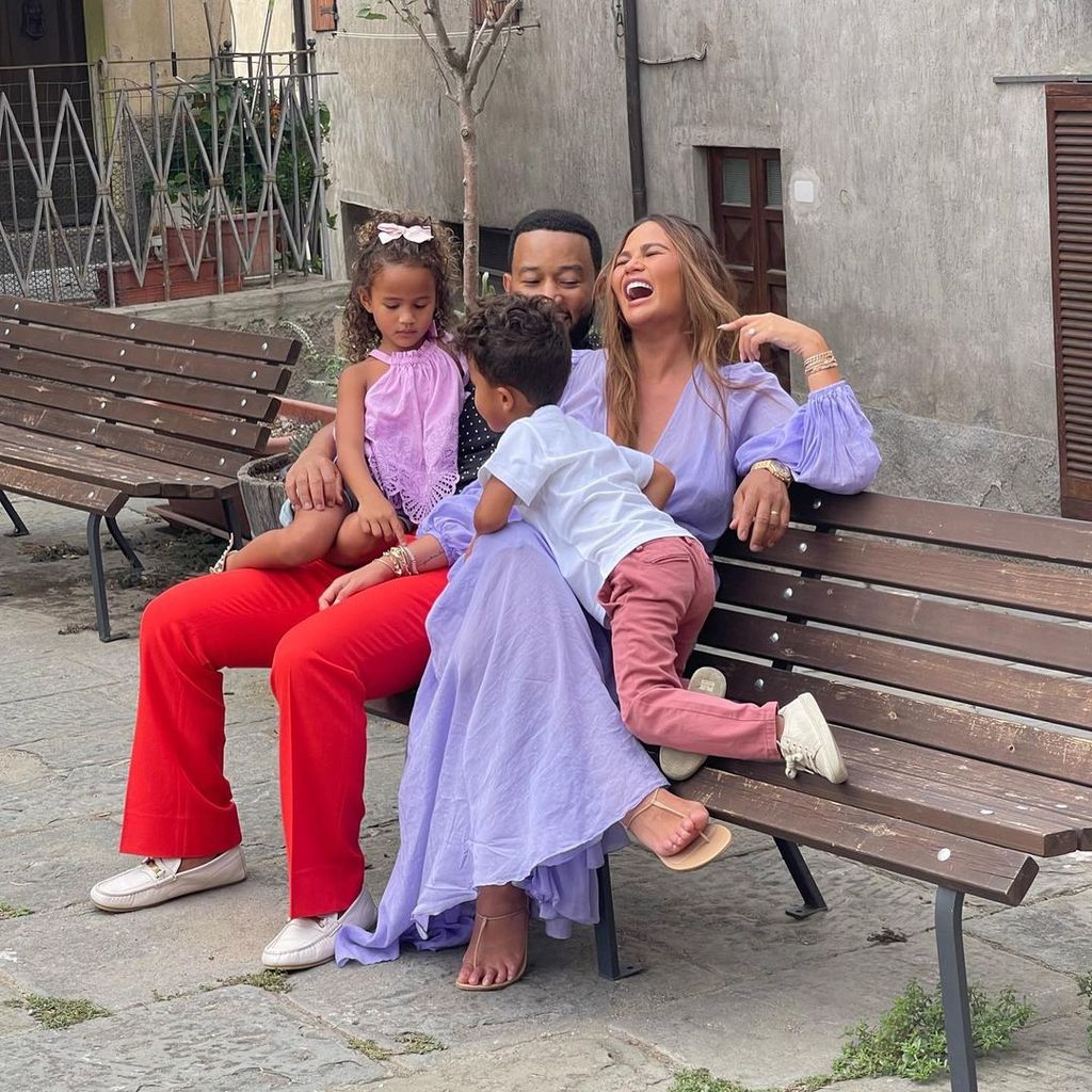John Legend, Chrissy Teigen und ihre Kinder Luna und Miles im September 2022
