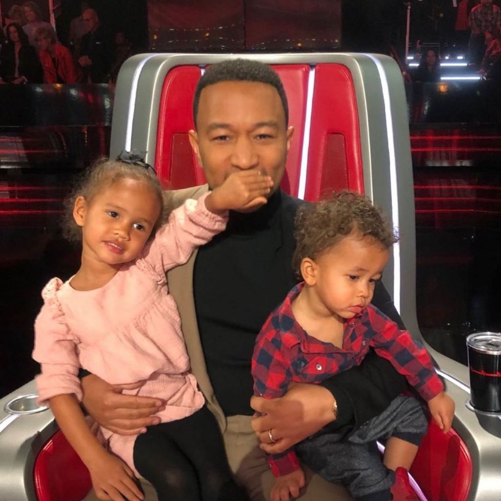 John Legend mit Luna und Miles bei "The Voice"