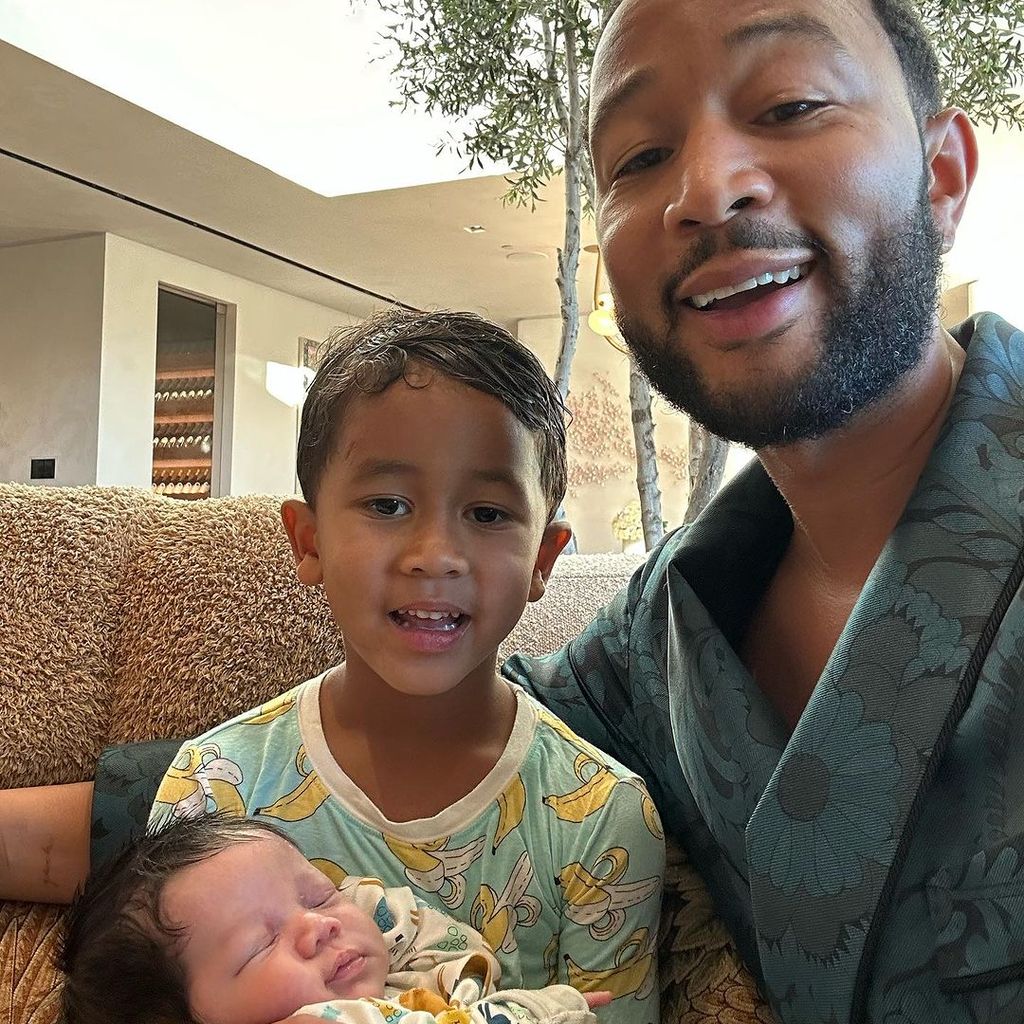 John Legend mit seinen Kindern Wren Alexander und Miles Theodore