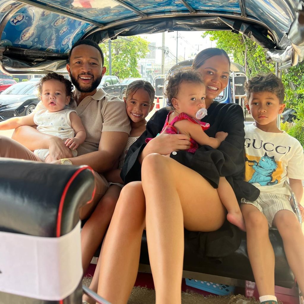 John Legend und Chrissy Teigen mit ihren Kinder Wren, Luna, Esti und Miles