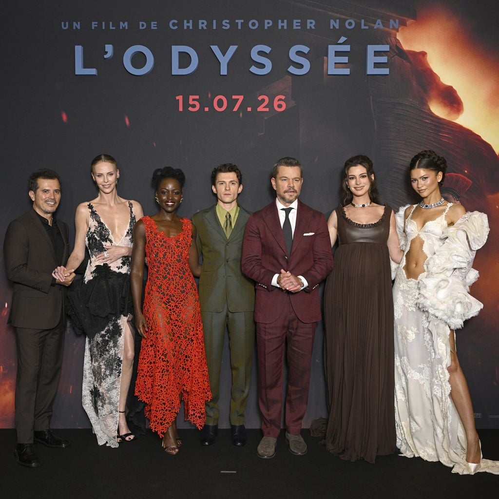 John Leguizamo, Charlize Theron, Lupita Nyong'o, Tom Holland, Matt Damon, Anne Hathaway und Zendaya bei der Premiere von "Die Odyssey" in Paris