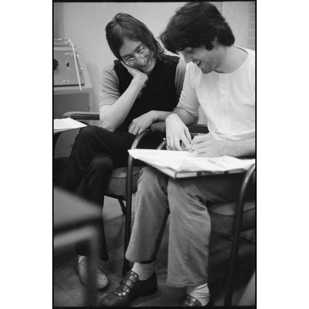 John Lennon und Paul McCartney im Studio