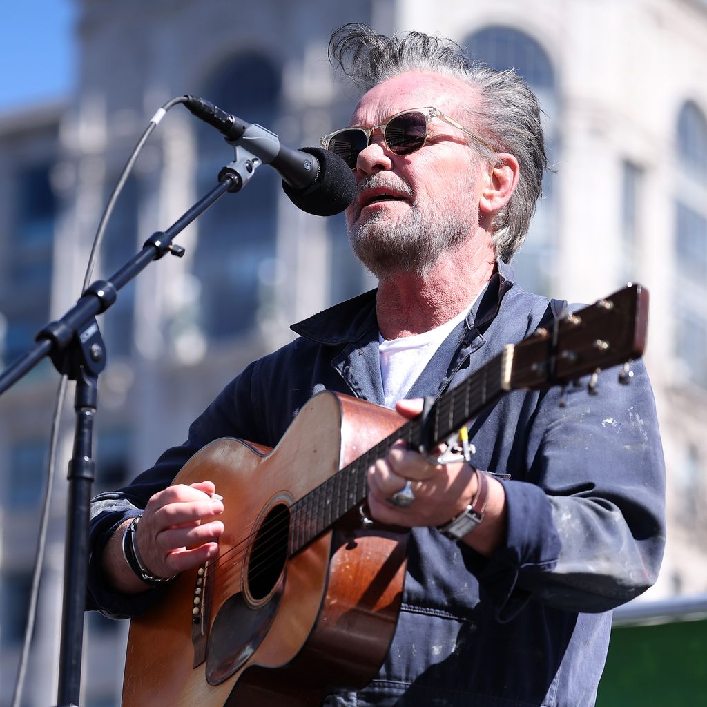 John Mellencamp, Sänger