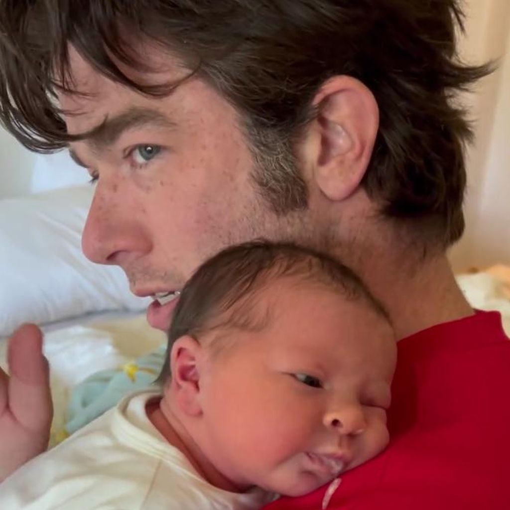 John Mulaney mit seiner Tochter Méi, September 2024