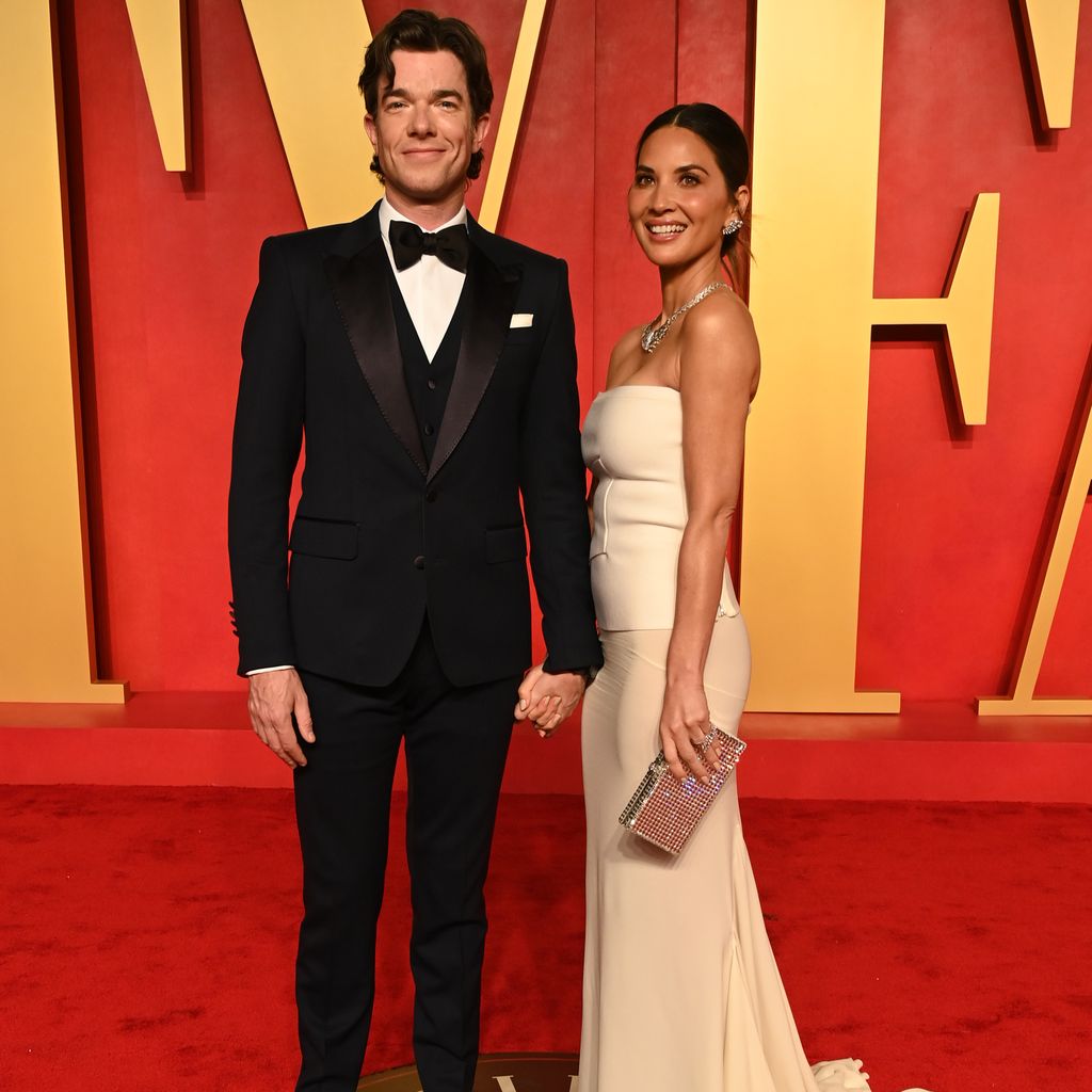 John Mulaney und Olivia Munn bei der Vanity Fair Oscar Party, 2024