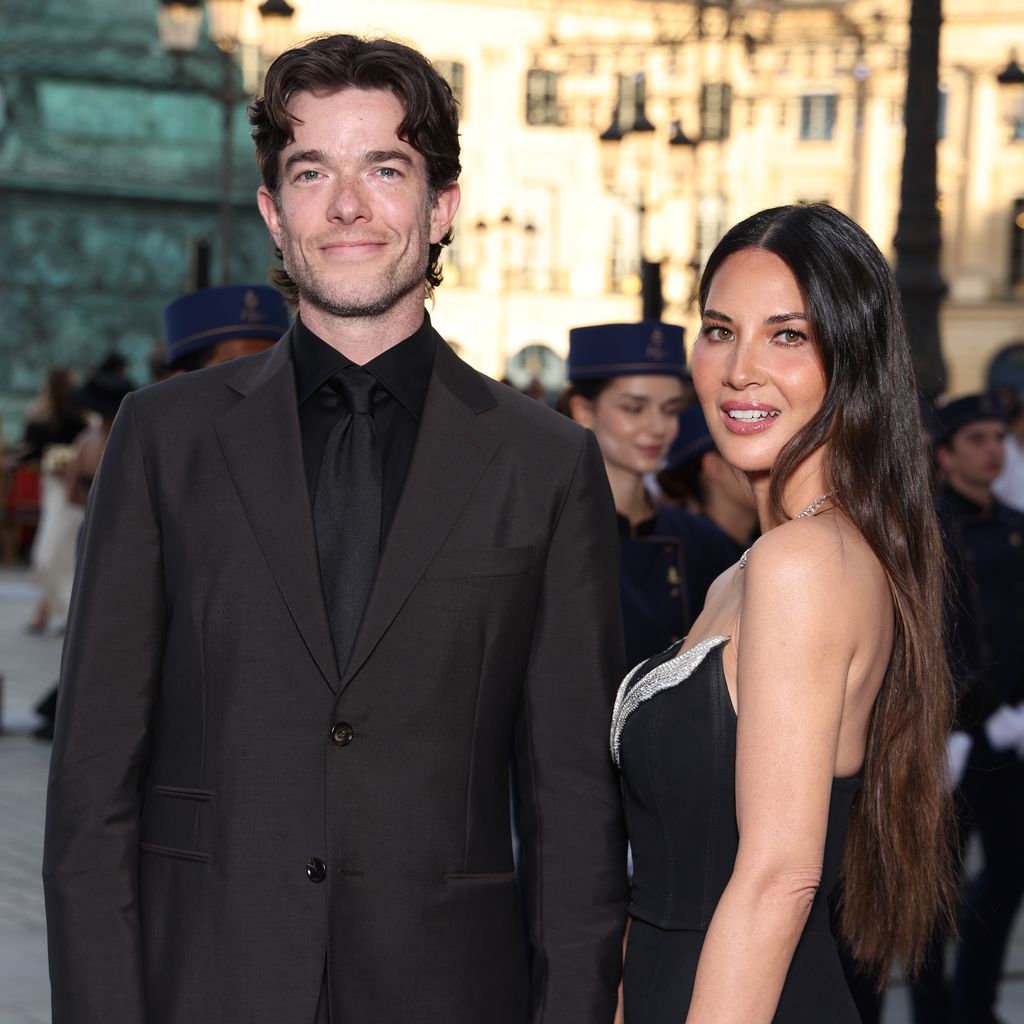 John Mulaney und Olivia Munn, 2024