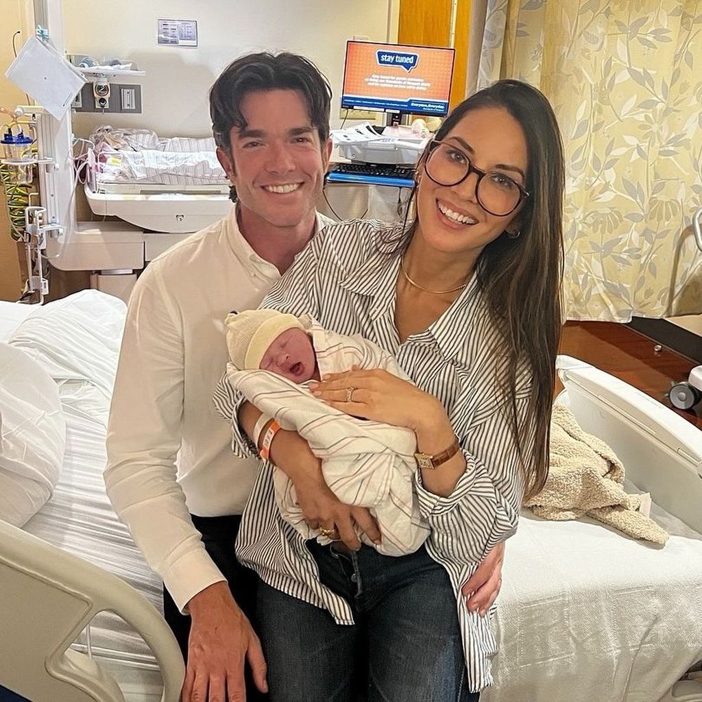 John Mulaney und Olivia Munn mit ihrer Tochter
