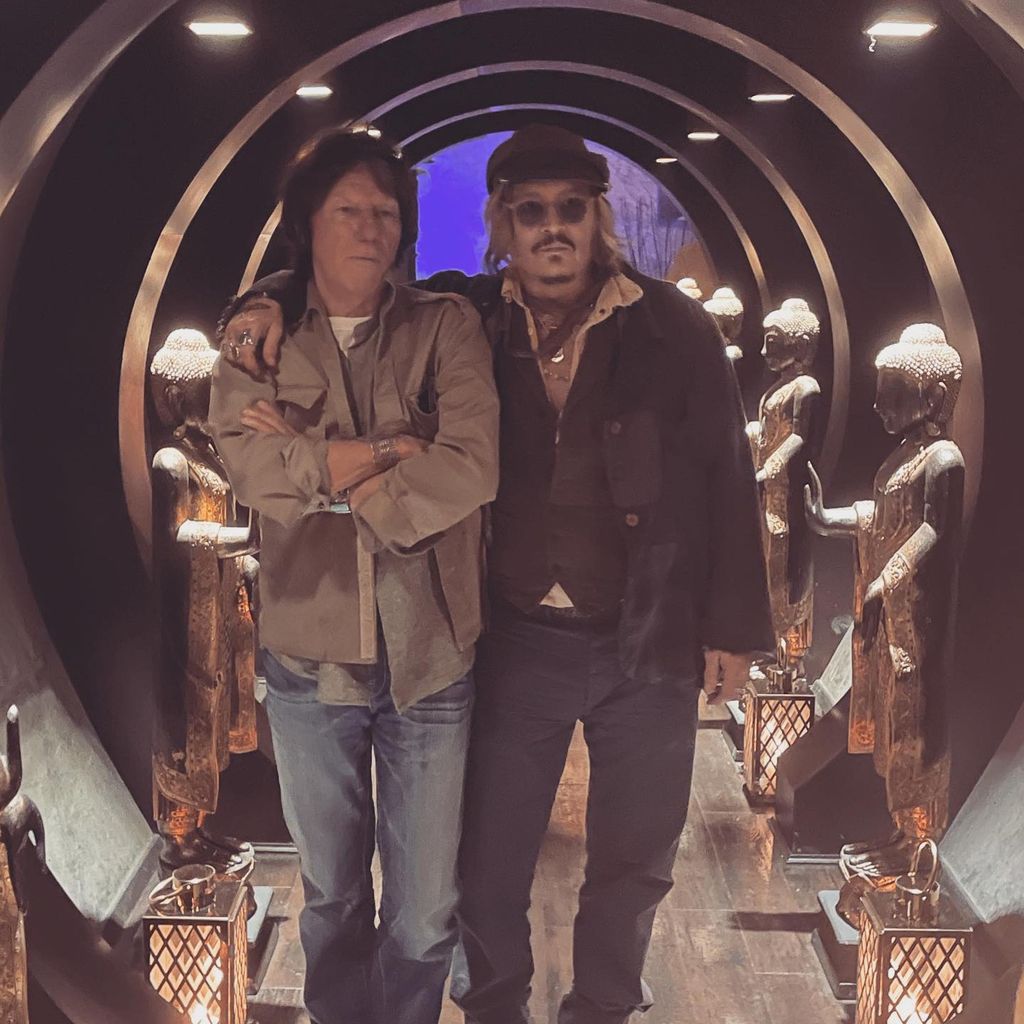 Jeff Beck und Johnny Depp in einem Restaurant in Birmingham
