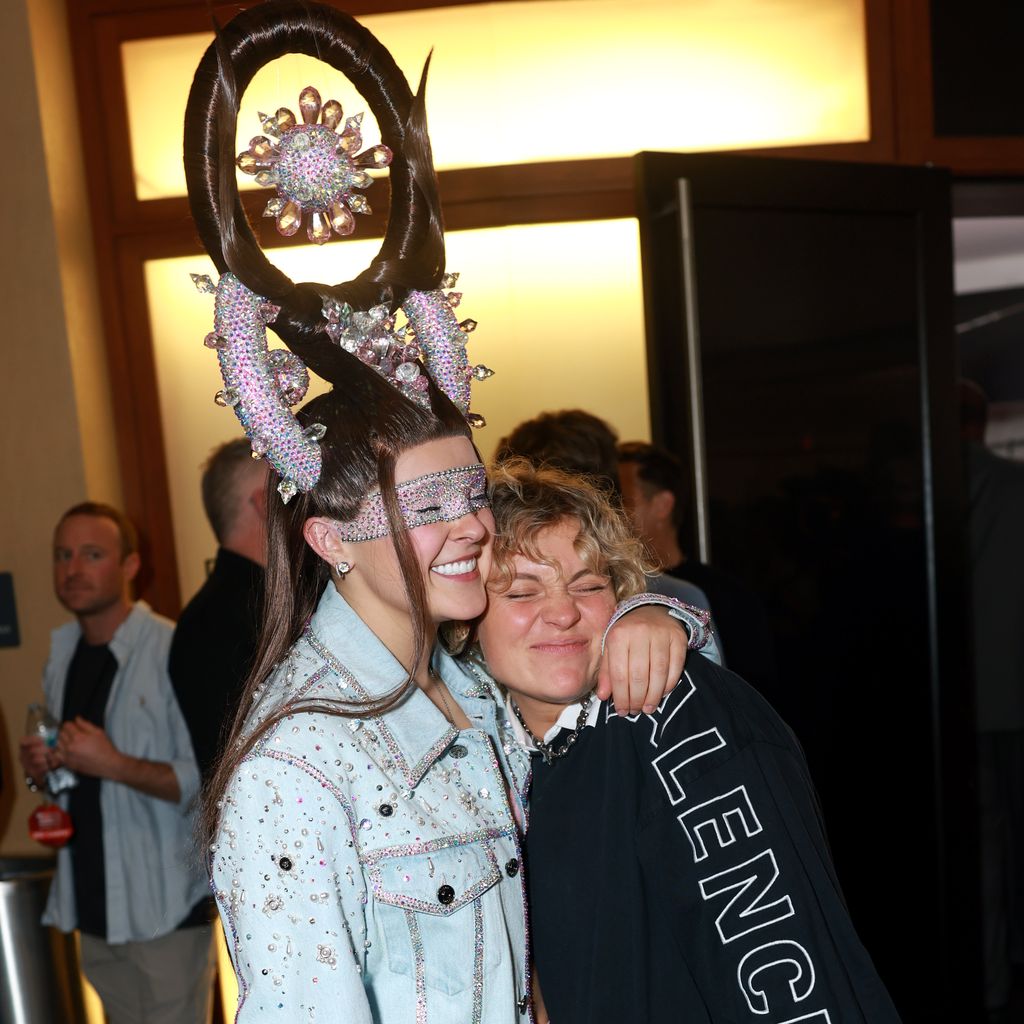 JoJo Siwa und Kath Ebbs, iHeartRadio Music Awards im März 2025