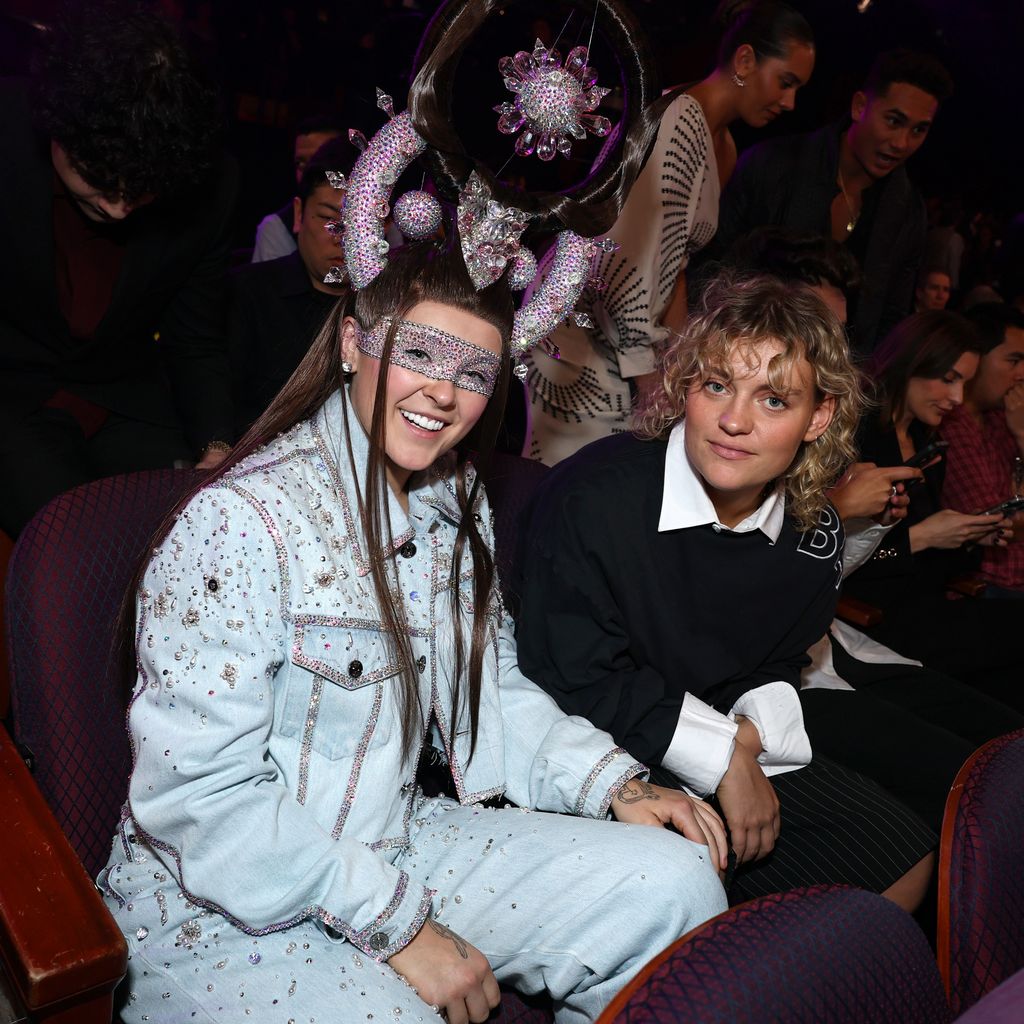 JoJo Siwa und Kath Ebbs im März 2025