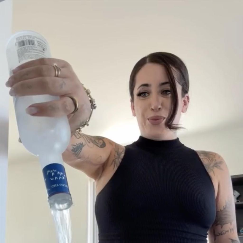 Jolina Mennen feiert ein Jahr ohne Alkohol