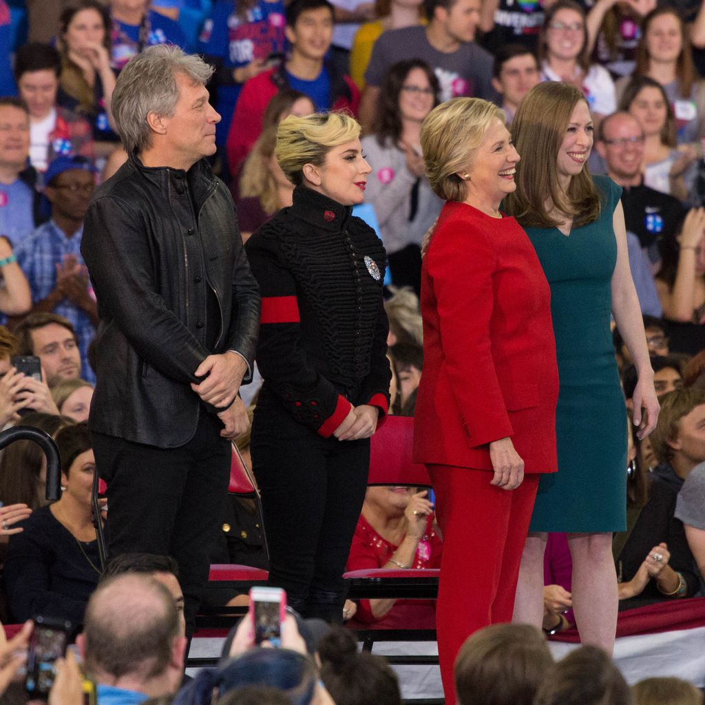 Jon Bon Jovi, Lady Gaga, Hillary Clinton und Chelsea Clinton im Wahlkampf 2016