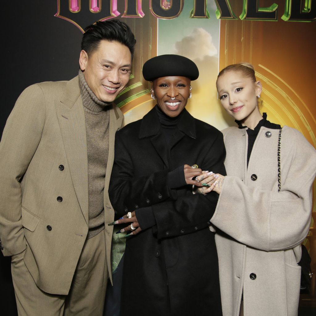 Jon M. Chu, Cynthia Erivo und Ariana Grande im Dezember 2024