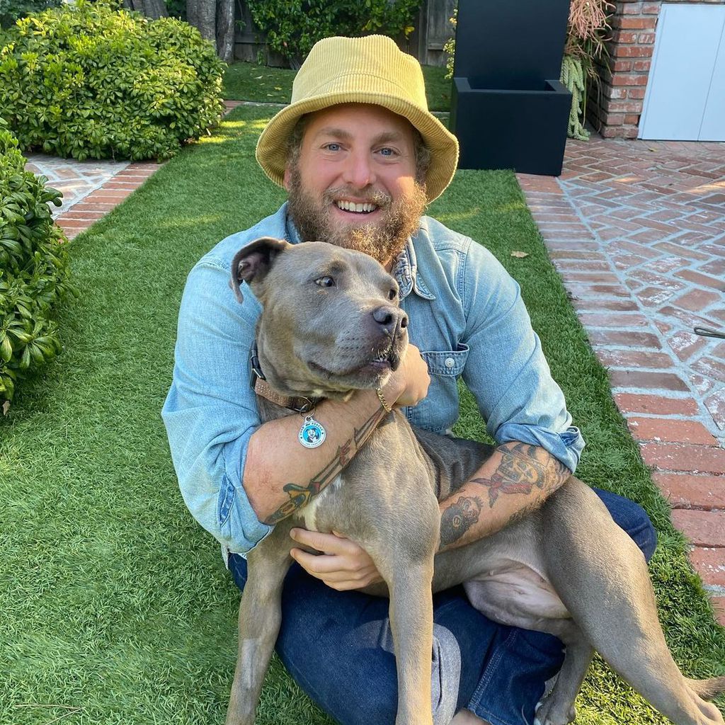 Jonah Hill mit seinem Hund
