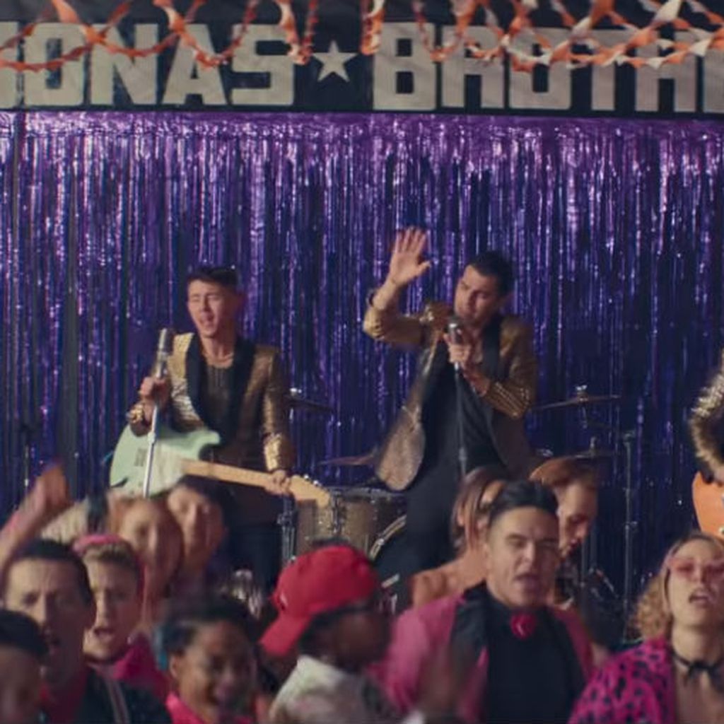 Jonas Brothers' "What A Man Gotta Do"-Musikvideo